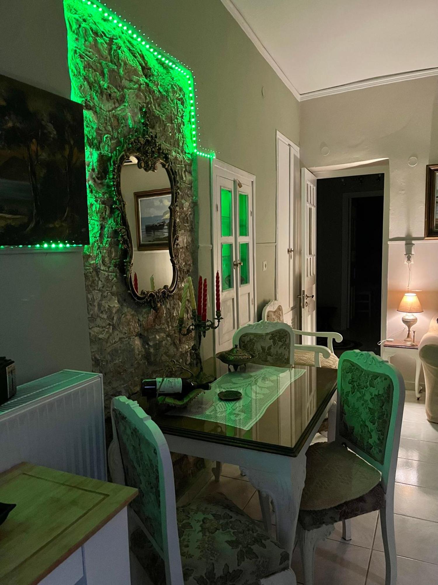 Giannoulis House 2 Vintage Apartment Preveza Bagian luar foto